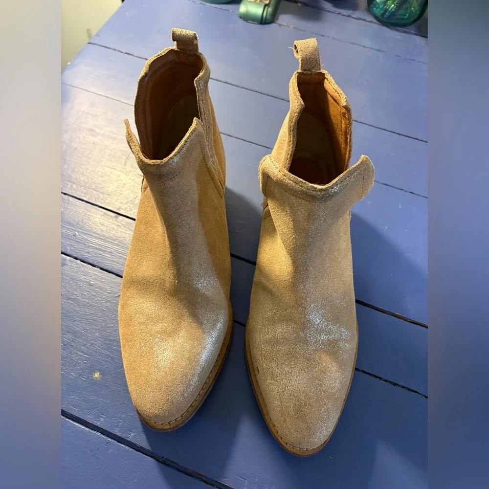 DIBA True Skyler Metallic Tan Suede Ankle Boots Size 8